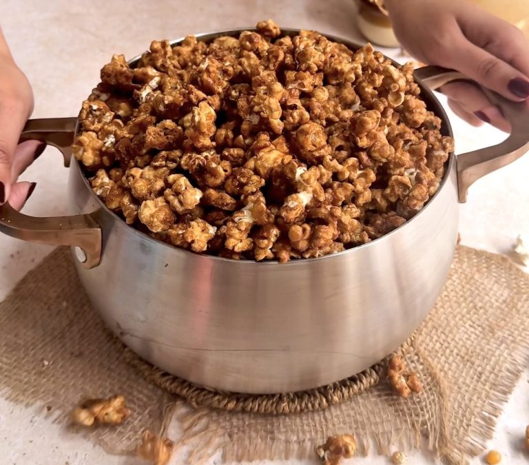 Easy Crunchy Salted Caramel Popcorn
