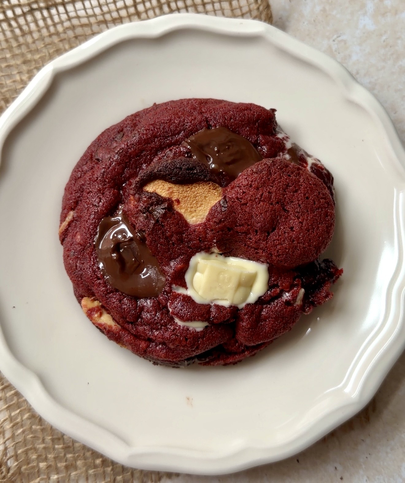 Red velvet s'mores cookies