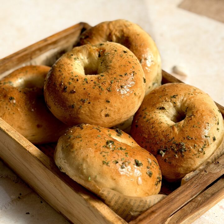 Garlic Butter Cheese Bagels
